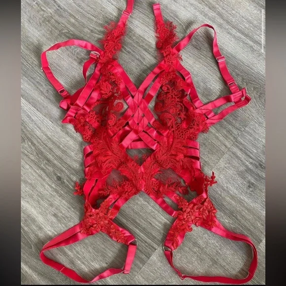 Red Lace Body Cage - Picture 1 of 3